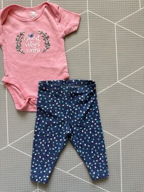 Carters|Baby girl set,Pink "Good Vibes Only" Bodysuit & printed Leggings•••3-6M